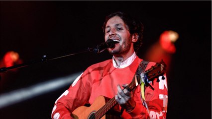 GALA VIDEO – Vianney amuse la toile un verre de vin à la main : « Un par an "