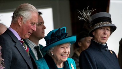 GALA VIDEO – Le prince Charles et sa sœur la princesse Anne bébés : l'adorable souvenir
