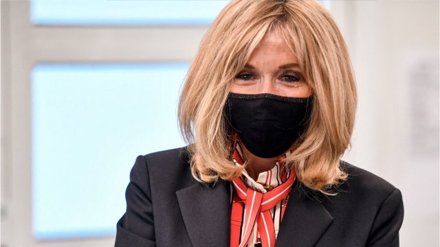 GALA VIDEO - Brigitte Macron attendue au G7 : ce qu'elle glisse toujours dans ses valises