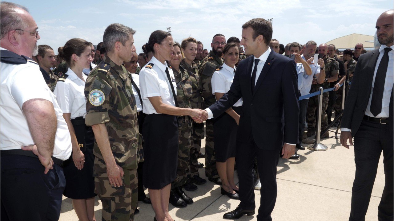 GALA VIDEO - « Arrêter de taper sur les militaires " : les rangs d'Emmanuel Macron sur les nerfs