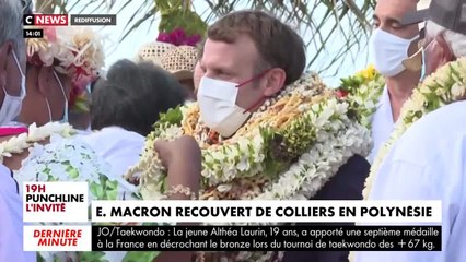 GALA VIDEO - "C’est mieux qu’une gifle" : Emmanuel Macron moqué