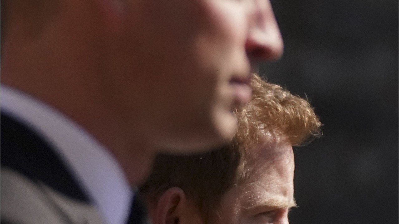 GALA VIDÉO - Le prince Harry a fait le 1er pas, mais les relations restent « tendues " avec Charles et William.