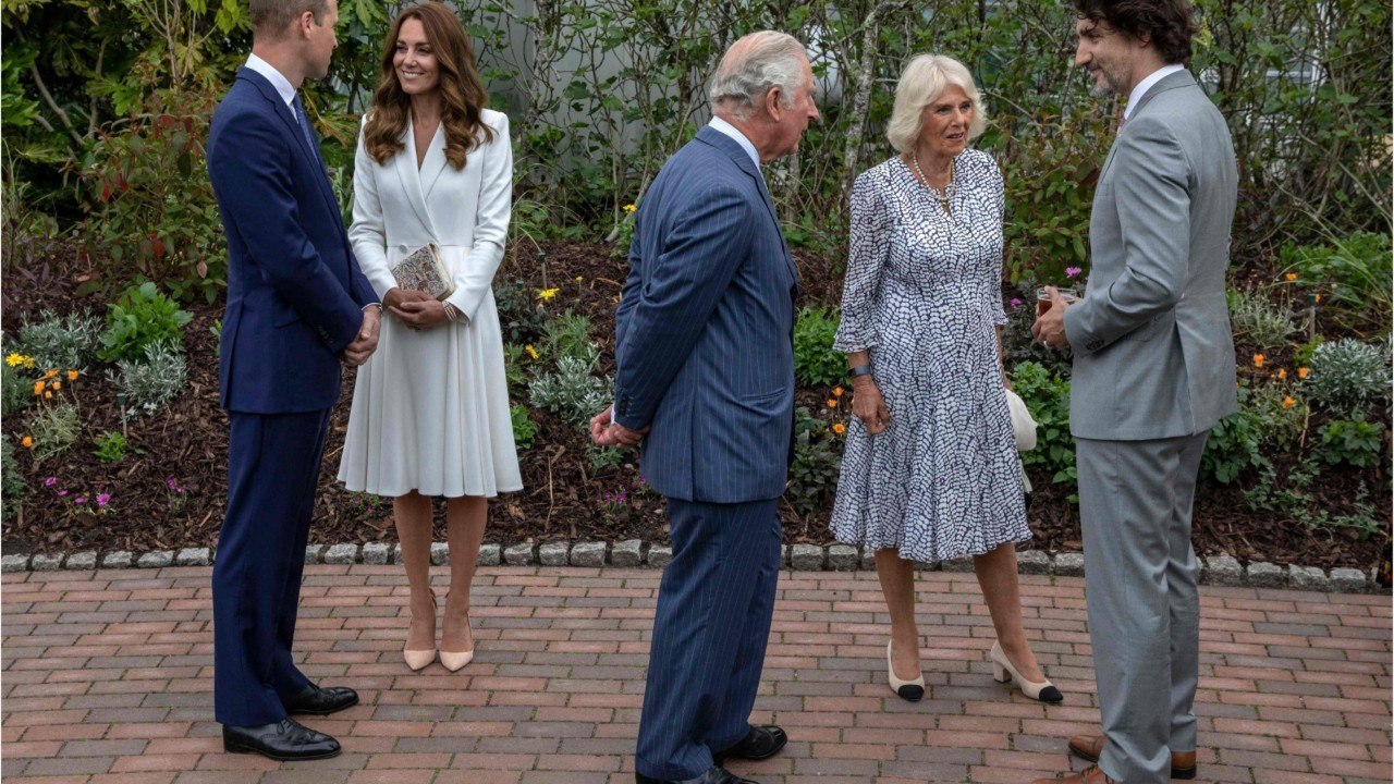 GALA VIDÉO - Prince William fête ses 39 ans : ce cliché à croquer dévoilé par le prince Charles