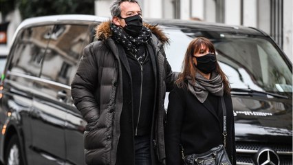 GALA VIDÉO - Jean-Luc Reichmann amoureux, il dévoile un rare cliché de sa compagne Nathalie