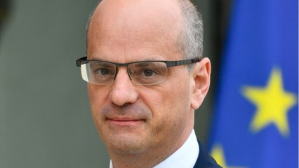 GALA VIDEO - Jean-Michel Blanquer : pourquoi ses vacances d'été font faire parler ?