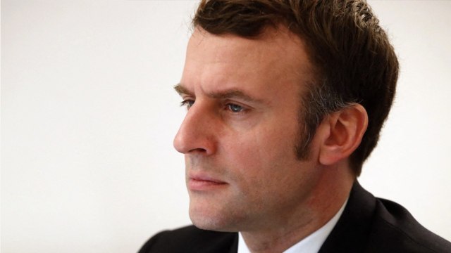 GALA VIDEO - Emmanuel Macron encore moqué : l'afficheur varois a récidivé en piquant là où ça fait mal.