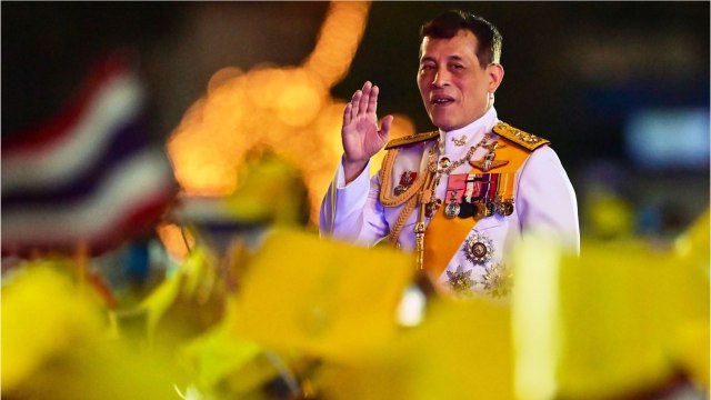 GALA VIDEO - Roi de Thaïlande : les photos nues de sa sulfureuse maîtresse pas près d'être dévoilées