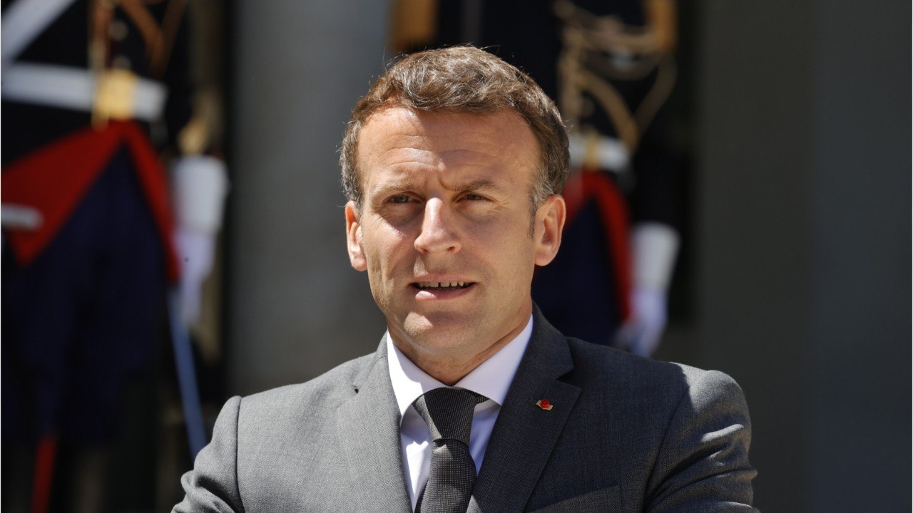 GALA VIDEO - Emmanuel Macron « n’a pas d’affect " : le président pris à partie aux Grandes Gueules