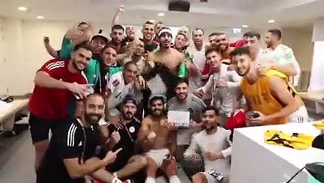 Célébration des joueurs en vestiaires après Algerie - Qatar (2-1)