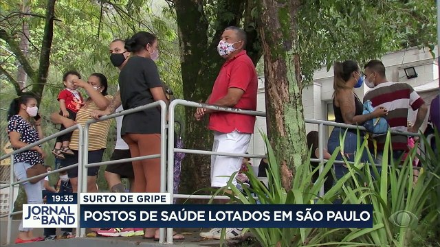 Postos de saúde de São Paulo estão lotados por surto de gripe.