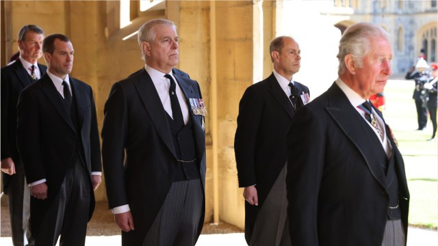 GALA VIDEO - Beatrice et Eugenie d’York boycottées par le prince Charles… Le prince Andrew en colère !