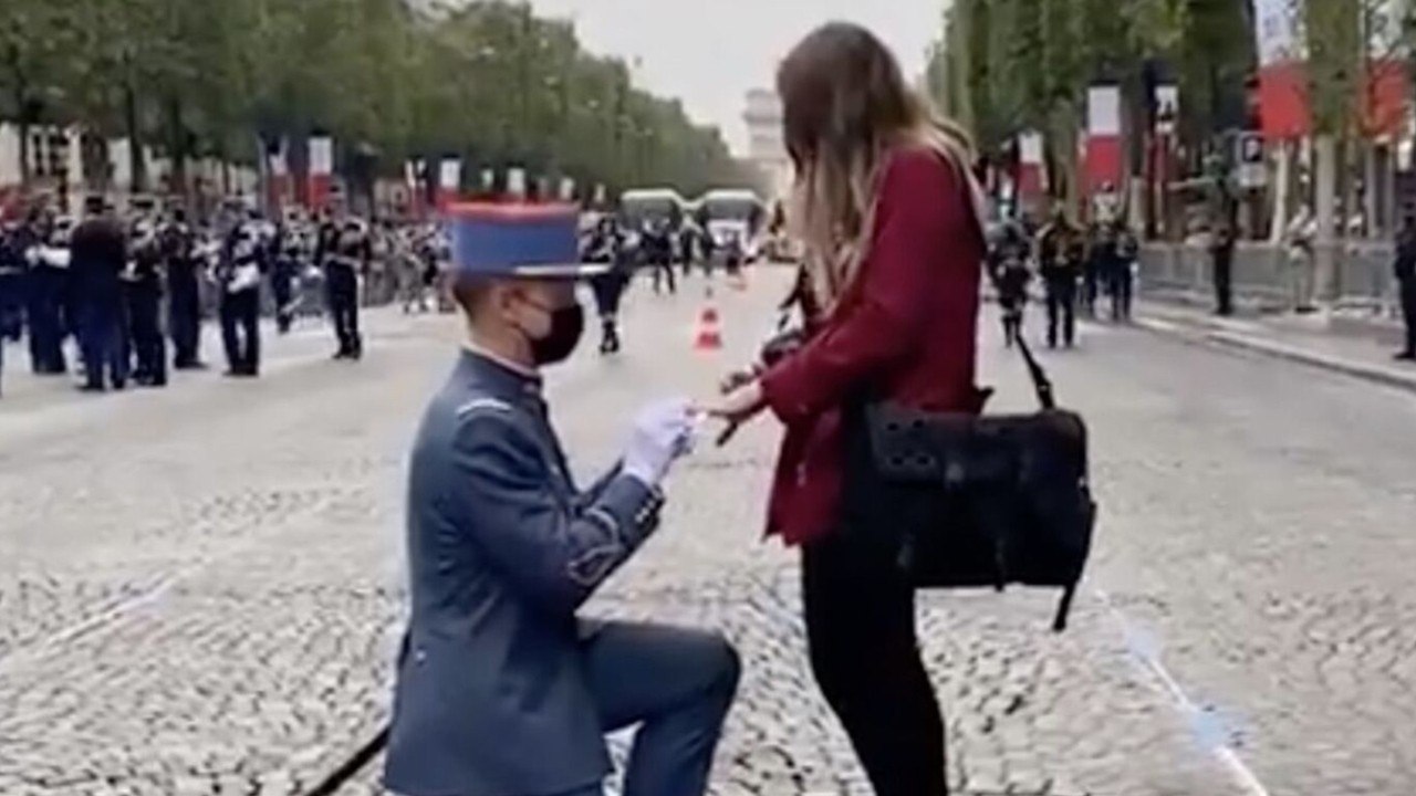 GALA VIDEO - 14 juillet : une demande en mariage avant l'arrivée d'Emmanuel et Brigitte Macron.