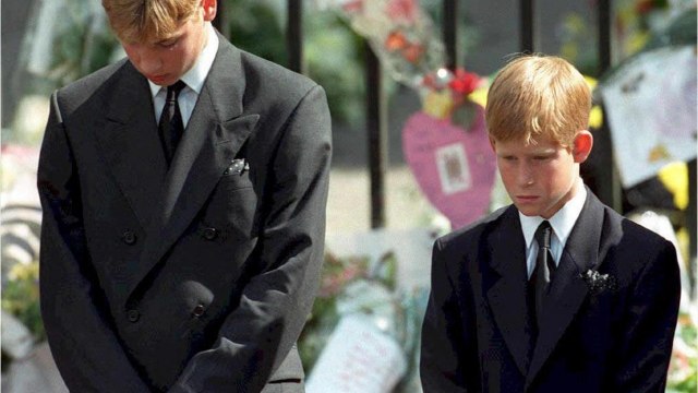 GALA VIDEO - Elizabeth II, le dernier pont entre William et Harry tant qu'elle est encore là