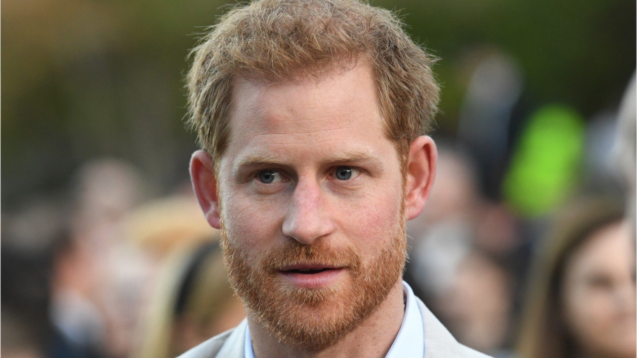 GALA VIDEO - Le prince Harry prêt à faire chanter la famille royale ? « Il a perdu la raison "