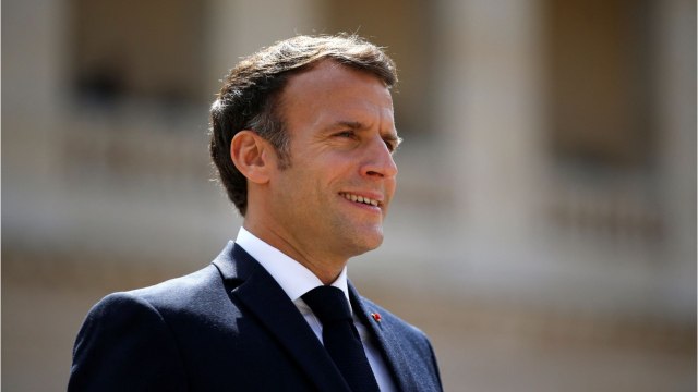 GALA VIDÉO - Emmanuel Macron et « l'esprit groupie : selfies à go go à l'Elysée.