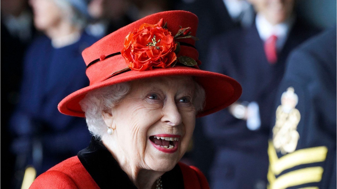 GALA VIDEO - Elizabeth II et son régime alimentaire strict : pas de foie gras, pâtes ni ail !