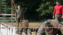 GALA VIDEO - Elisabeth de Belgique en formation dans un camp militaire : « Elle dort sur un matelas pneumatique 