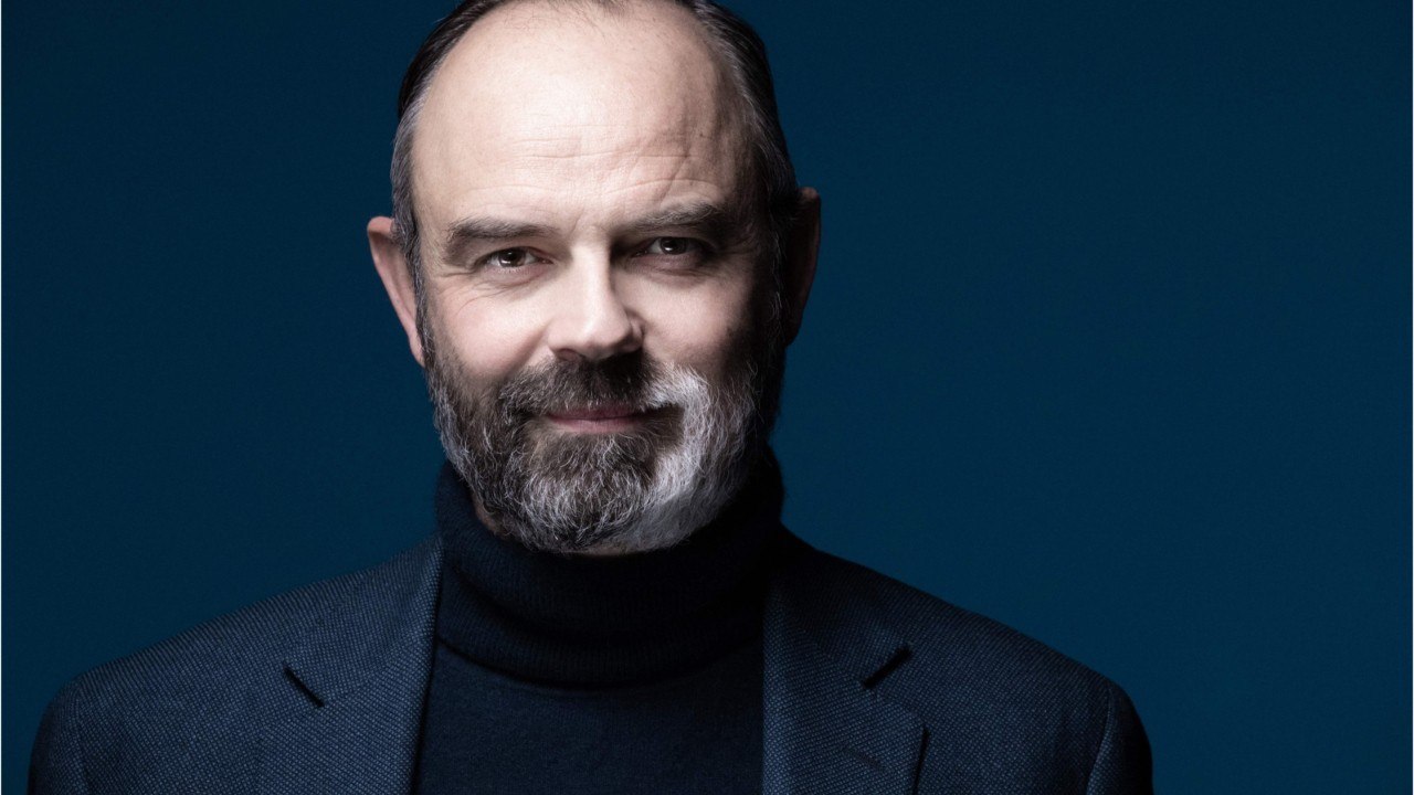 GALA VIDÉO - "On voit que je prends cher" : Edouard Philippe plaisante sur sa barbe blanchie