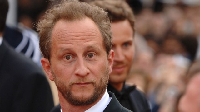 GALA VIDEO - Benoît Poelvoorde pense qu'il n'aurait pas été un bon père : il explique pourquoi