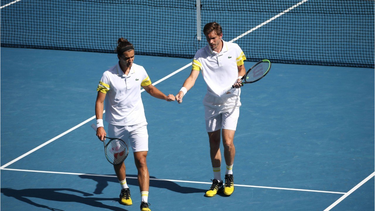 GALA VIDÉO - Nicolas Mahut en larmes à Roland-Garros : son fils se précipite pour le consoler