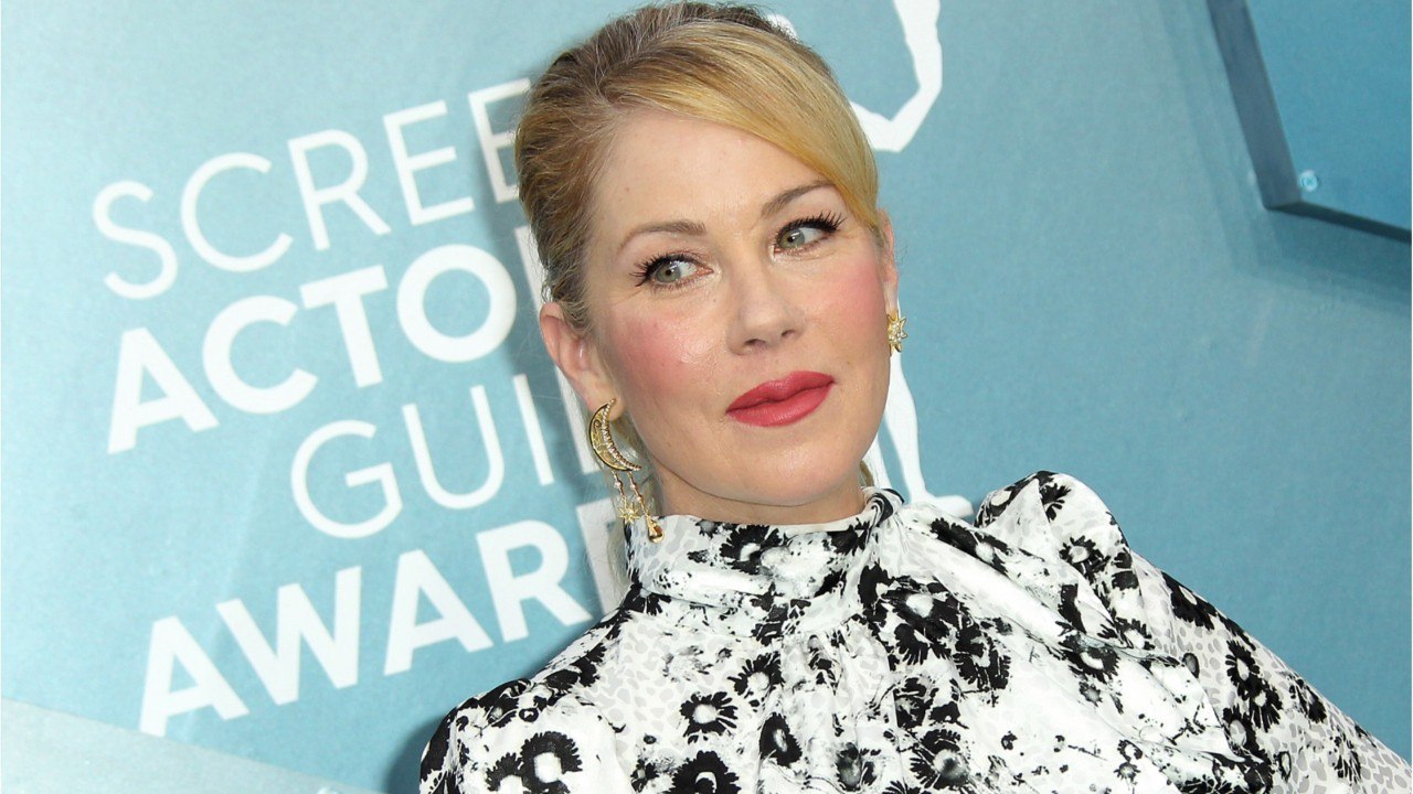 GALA VIDEO - Christina Applegate (Mariés deux enfants, Dead to Me) révèle être atteinte de la sclérose en plaques.