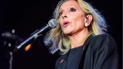GALA VIDÉO - « Personne ne le comprend " : Véronique Sanson s'en prend à Emmanuel Macron