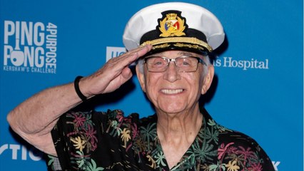GALA VIDÉO - La croisière s’amuse en deuil : le capitaine Stubing, Gavin MacLeod est mort