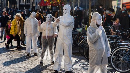 GALA VIDEO - « Président du Covid " : la hantise d'Emmanuel Macron