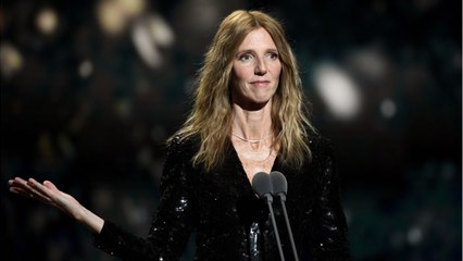GALA VIDEO - Cannes 2021 : Sandrine Kiberlain émue aux larmes
