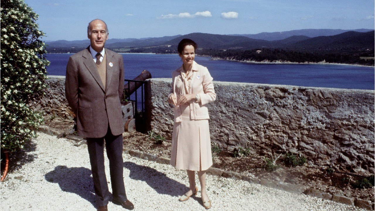 GALA VIDEO - Anne-Aymone Giscard d'Estaing « trempée comme une soupe " : cette mésaventure à Brégançon
