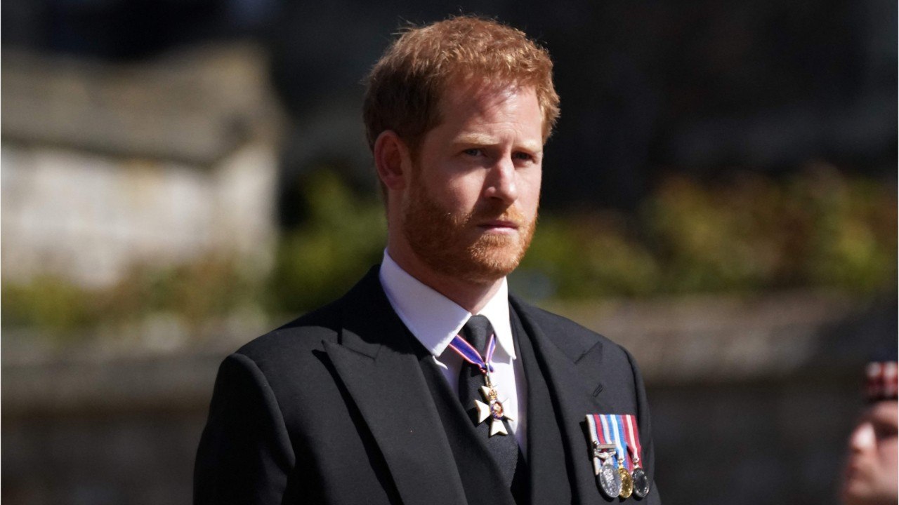 GALA VIDEO - Le prince Harry acculé : comment il a repris la main face à Kate, William et Charles