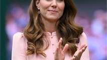 GALA VIDÉO - Kate Middleton, une maman comme les autres : elle fait les courses scolaires avec George et Charlotte !