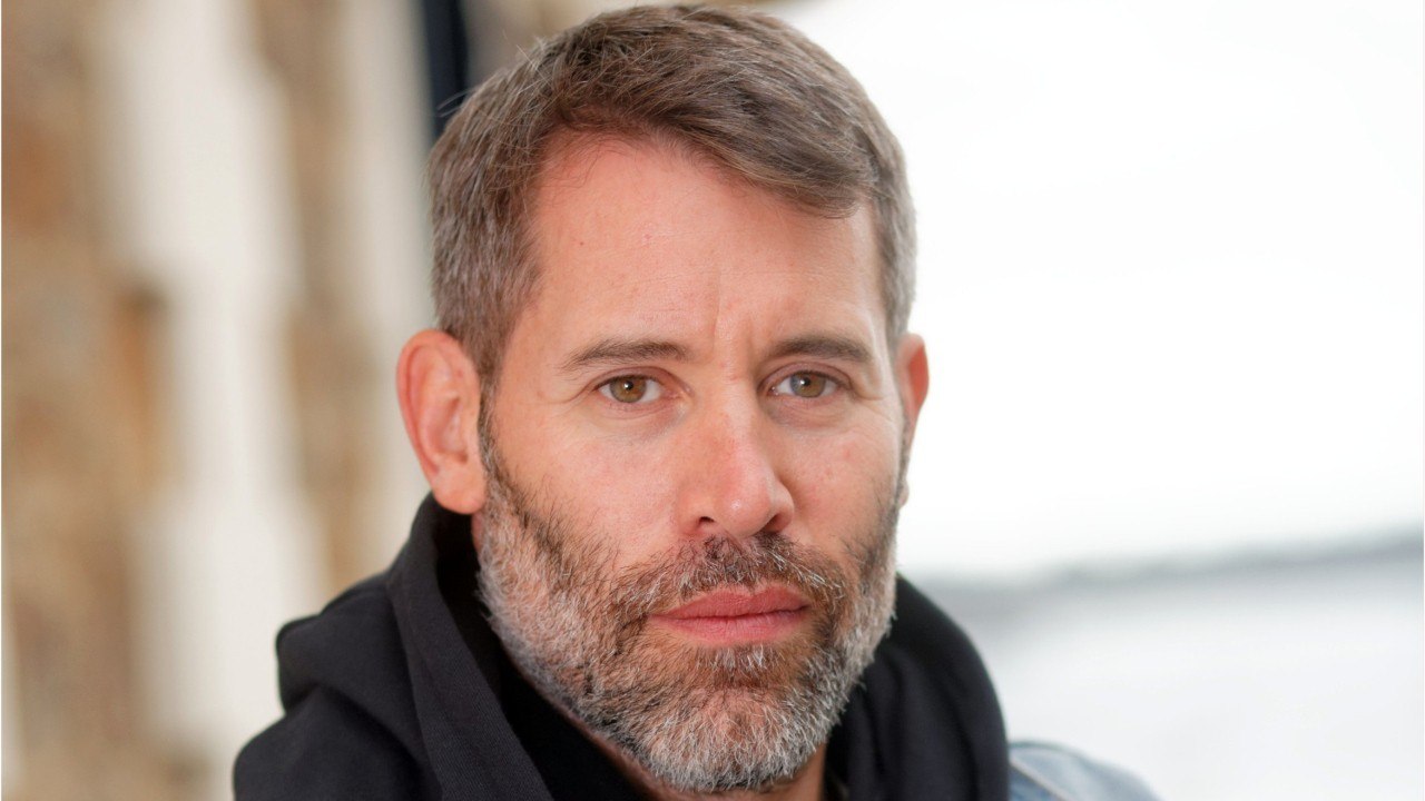 GALA VIDEO - PHOTO – Jalil Lespert avec ses parents et sa fille chez Johnny Hallyday à Marnes-la-Coquette