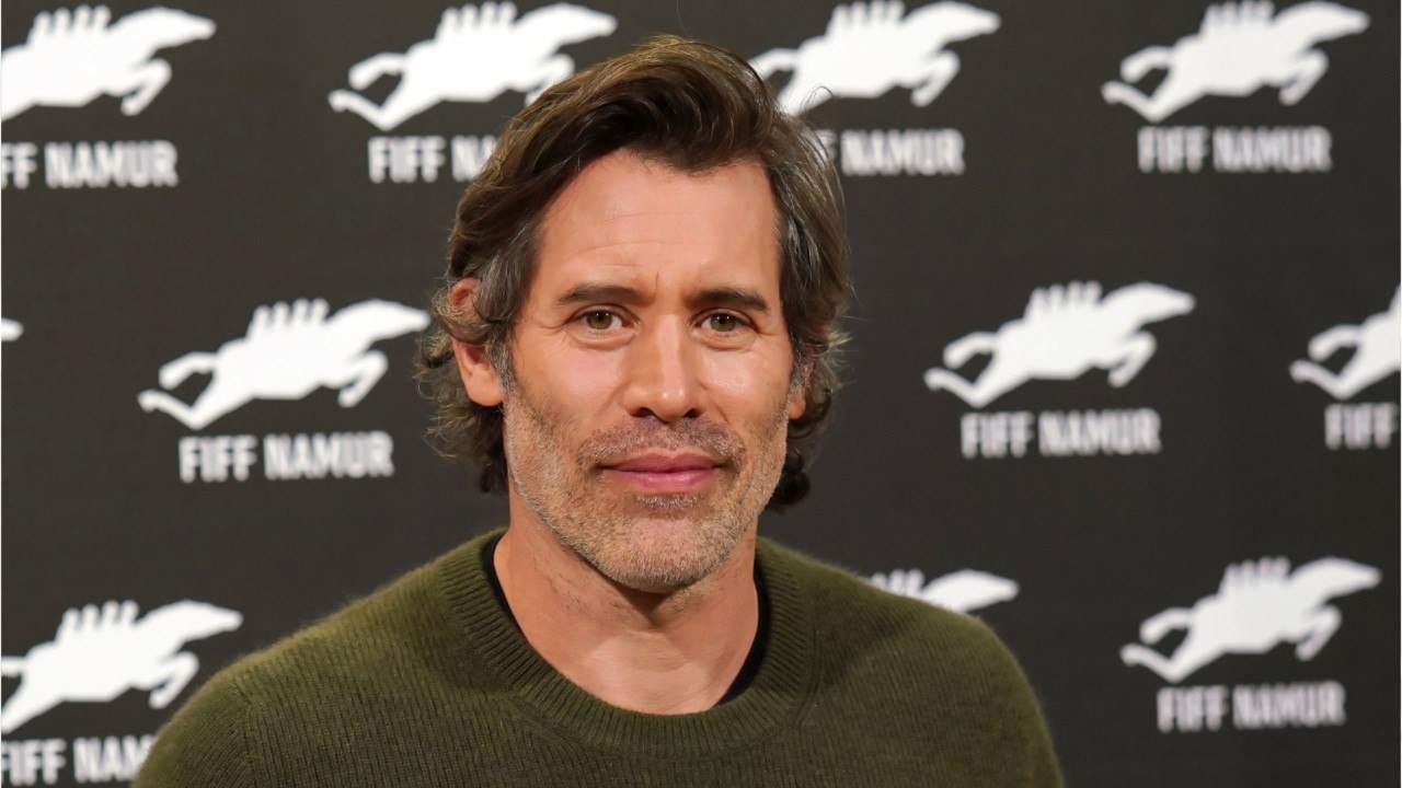 GALA VIDEO – Jalil Lespert déjà vacciné à 44 ans : merci Laeticia Hallyday !