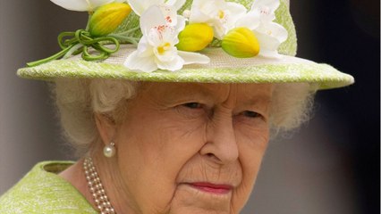 GALA VIDÉO - Elizabeth II utilisée pour humilier Emmanuel Macron : ce mauvais coup de Boris Johnson