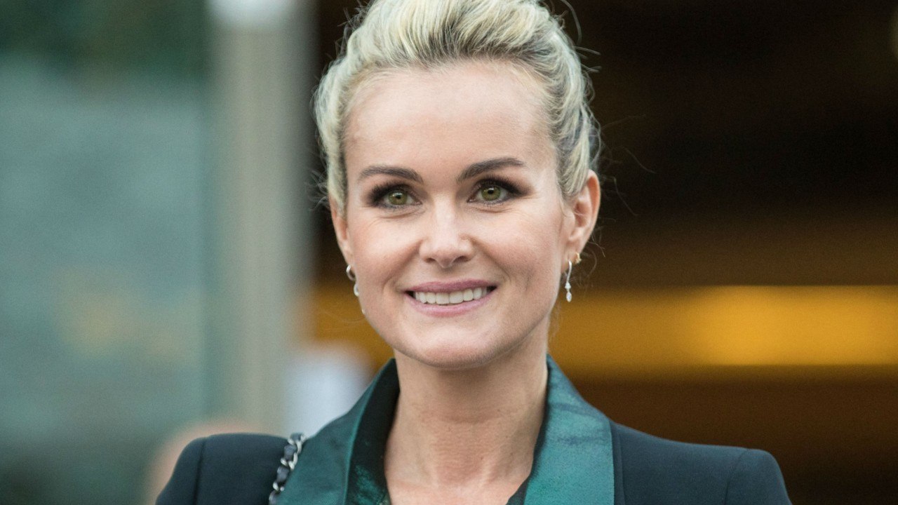 GALA VIDEO - Arnaque ou bonne affaire ? Pourquoi Laeticia Hallyday réclame 14 millions d'euros pour la villa de Marnes-la-Coquette