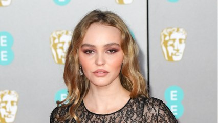 GALA VIDEO - Lily-Rose Depp fait la moue quand il s’agit de travailler avec son père