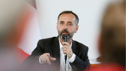 GALA VIDEO - Tension sur BFMTV : la blague de Guillaume Durand face à Robert Ménard passe mal