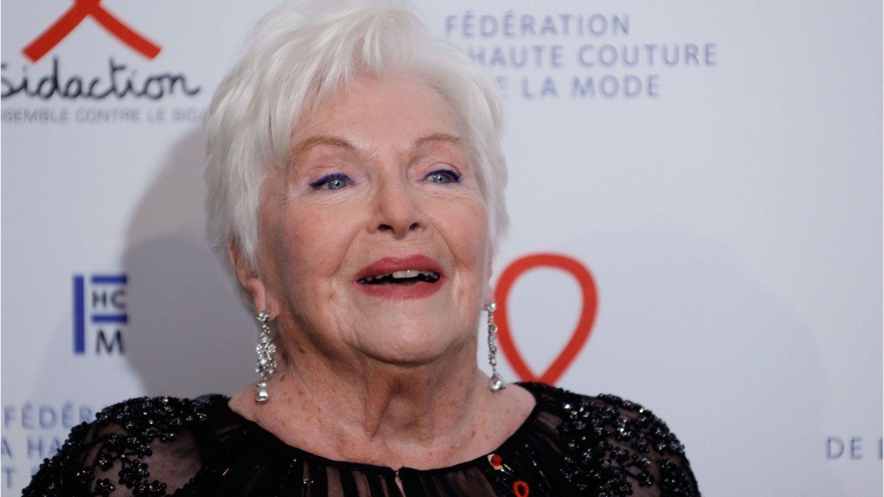 GALA VIDEO - « Je recevais des lettres d'insultes " : Line Renaud revient sur son dur combat pour « la cause de sa vie "