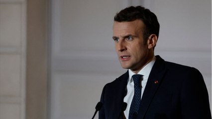 GALA VIDEO - « Il consulte pendant des plombes " : Emmanuel Macron va devoir trancher sur un confinement.