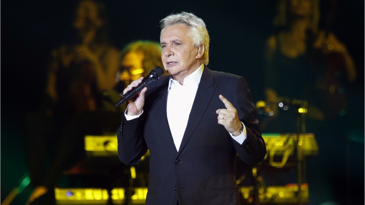 GALA VIDEO - Michel Sardou « très inquiet " pour Roselyne Bachelot : « J'espère que ça va aller "