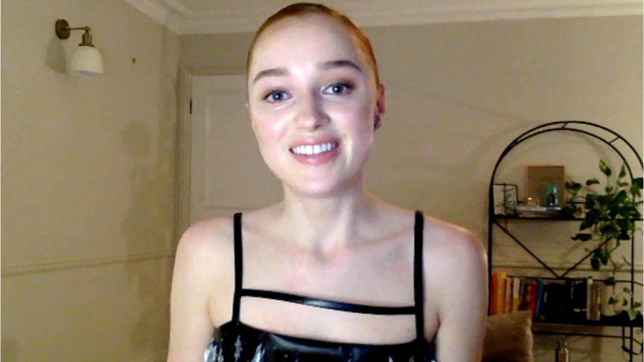 GALA VIDEO - Phoebe Dynevor de Bridgerton en couple ? Son amoureux n’est pas un inconnu