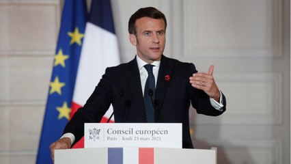 GALA VIDEO - Emmanuel Macron pas épargné par les soignants : « Un A320 se crashe chaque jour "