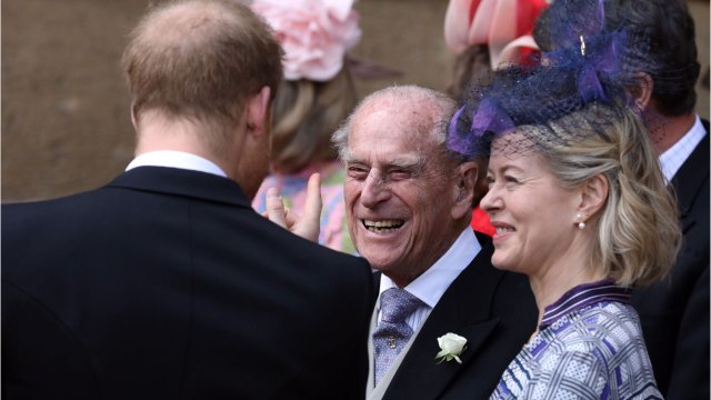 GALA VIDEO - Harry repentant ? Il demande « régulièrement à Elizabeth II des nouvelles du prince Philip