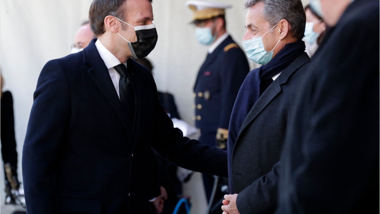 GALA VIDEO - Nicolas Sarkozy à double jeu ? « S’il peut tuer Macron, il le tuera "