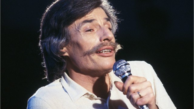 GALA VIDEO - Jean Ferrat : retour sur sa belle histoire d'amour avec Colette