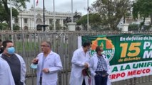 Médicos de Perú paralizan atención en protesta por los intentos de fusionar servicios