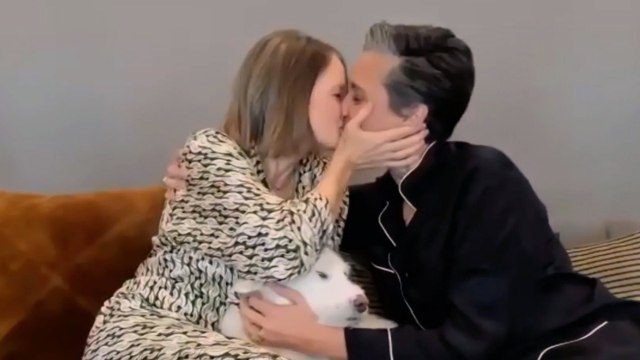 GALA VIDEO - Jodie Foster et Alexandra Hedison : le couple s’embrasse en direct aux Golden Globes