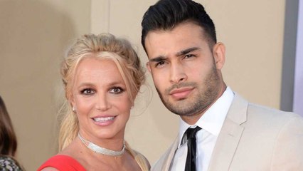 GALA VIDEO - Britney Spears en roue libre reprend son tube Toxic pour l’anniversaire de son compagnon