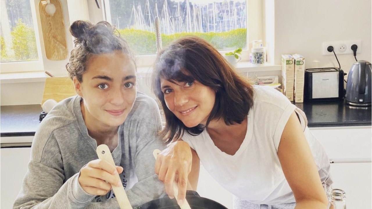 GALA VIDEO - PHOTO – Estelle Denis : sa fille Victoire Domenech est son portrait craché. (2)